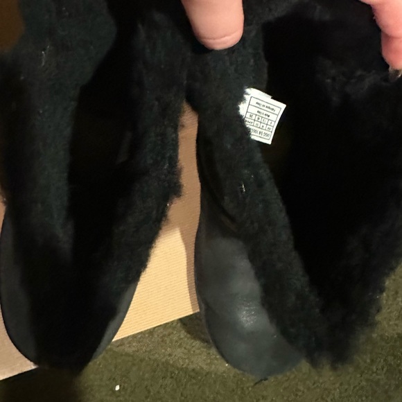 UGG BECKET LEATHER BOOTS, NWOT, water resistant, medium height, black size 9 - Picture 2 of 6